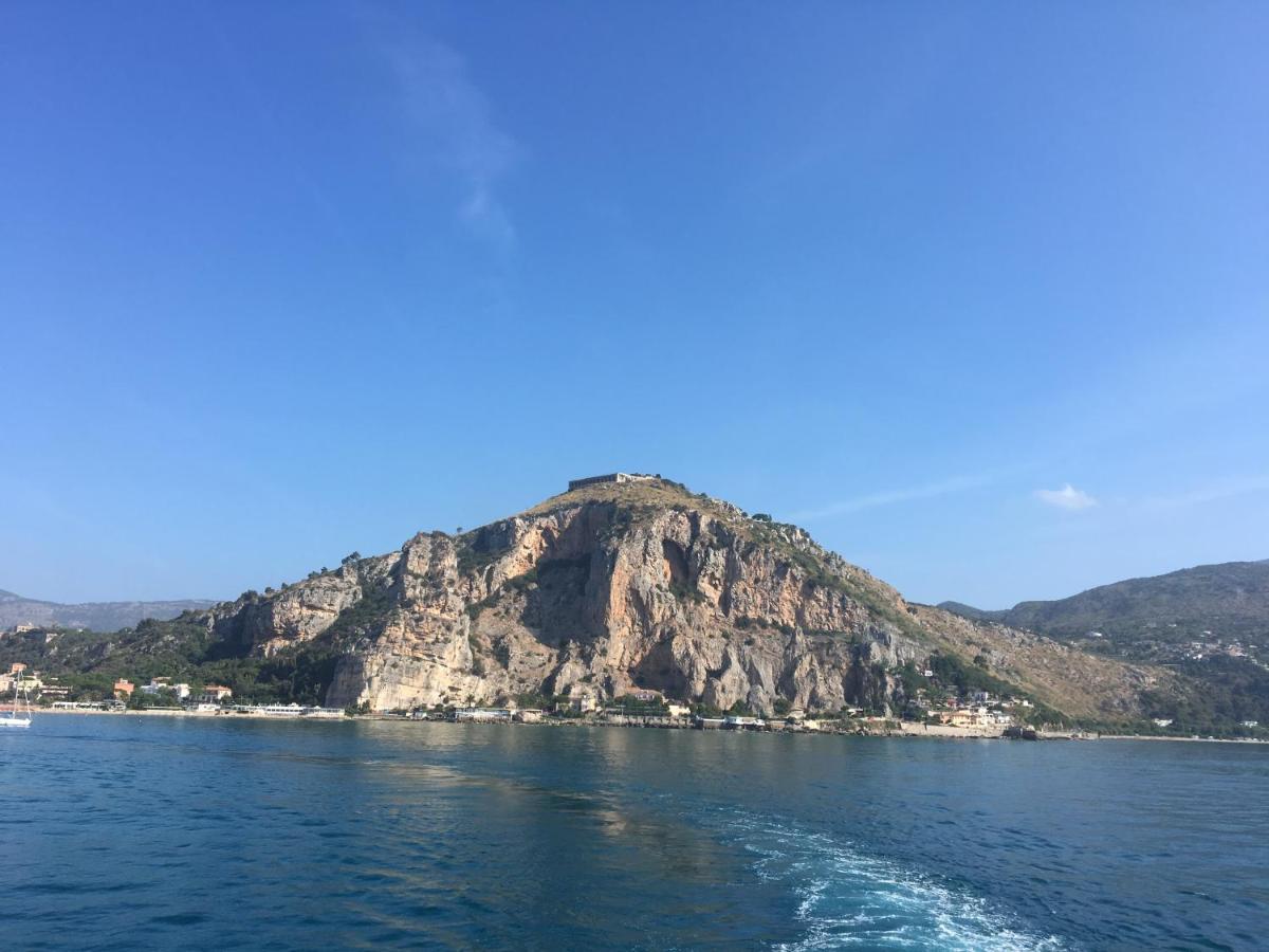 Villa Beach Holiday  Terracina Exterior foto