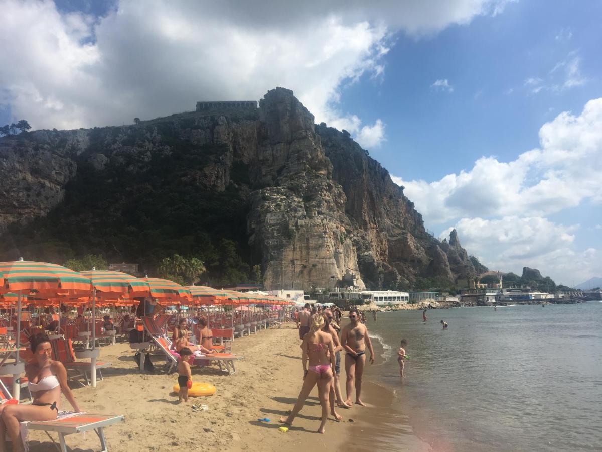 Villa Beach Holiday  Terracina Exterior foto