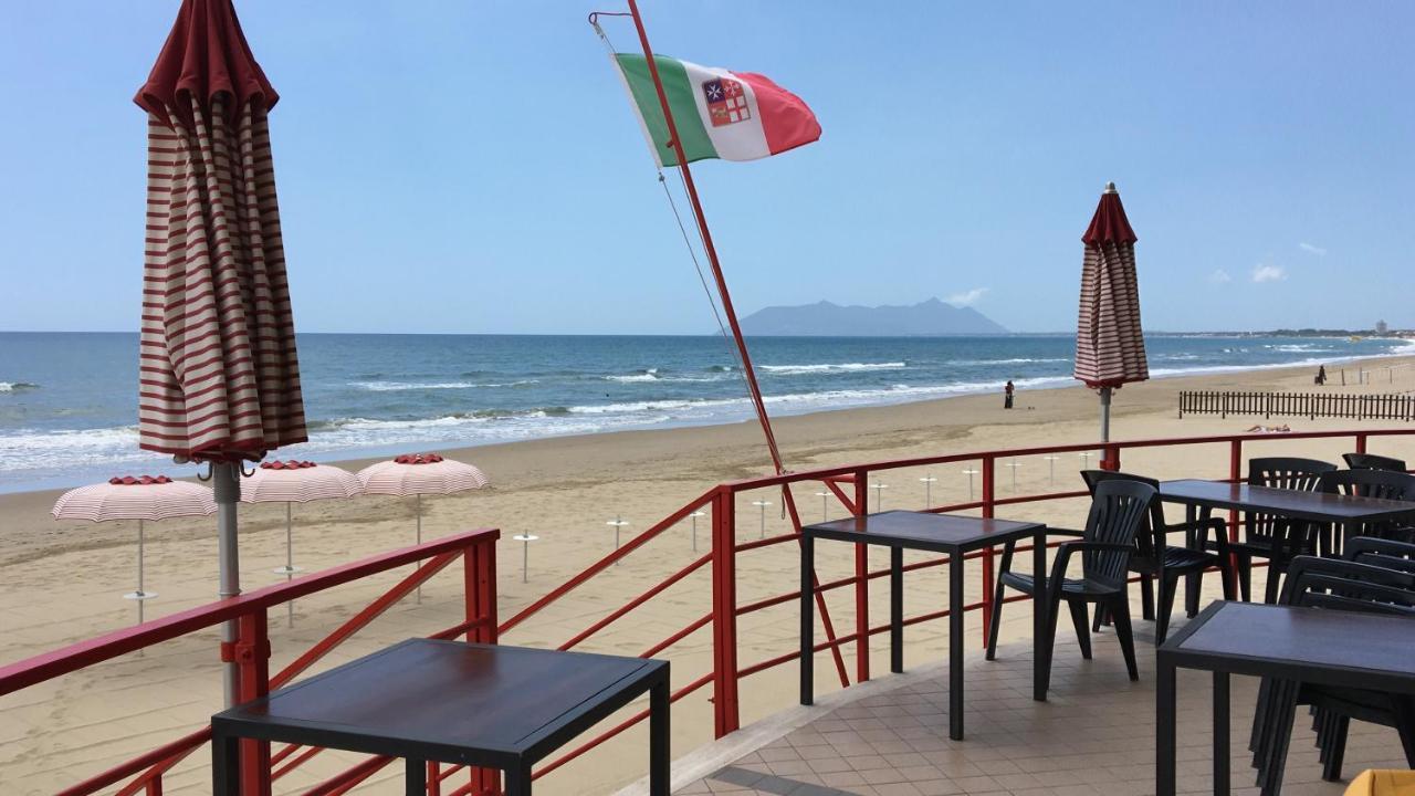Villa Beach Holiday  Terracina Exterior foto