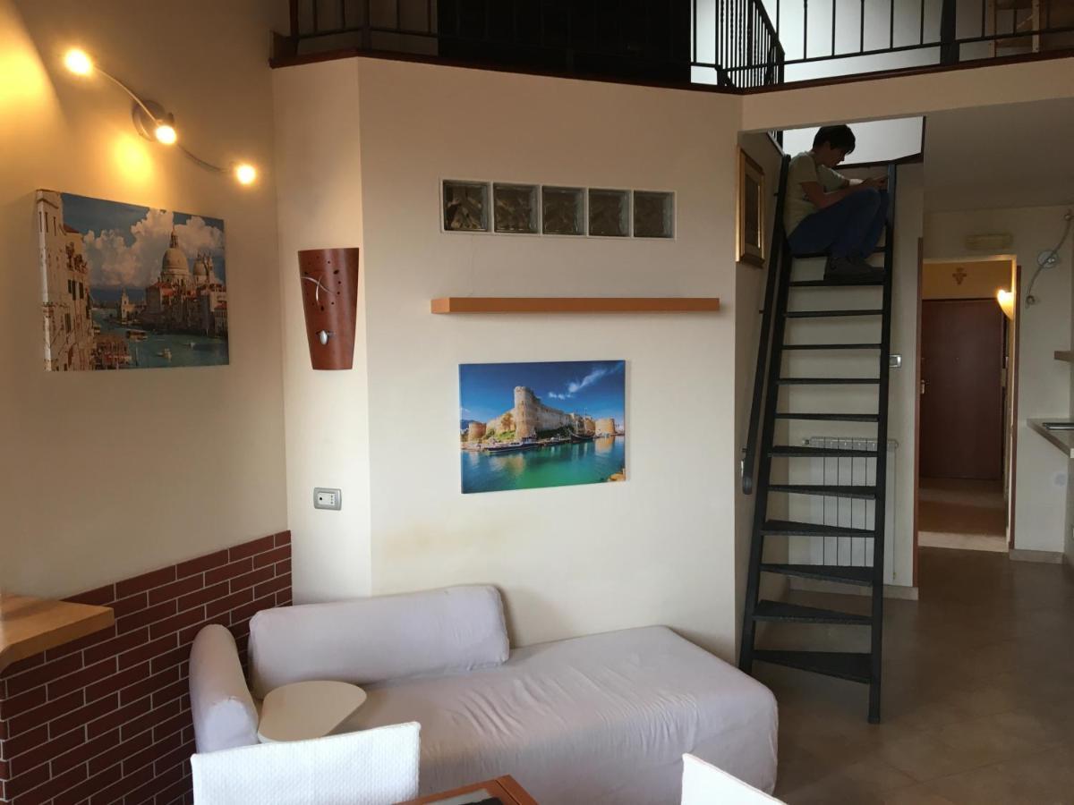 Villa Beach Holiday  Terracina Exterior foto